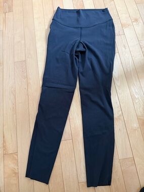 Lululemon Unrestricted Power High-Rise Tight 25” – Size 6